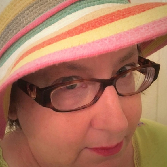 Meet your Posher, Jeanne - Picture 2 of 2